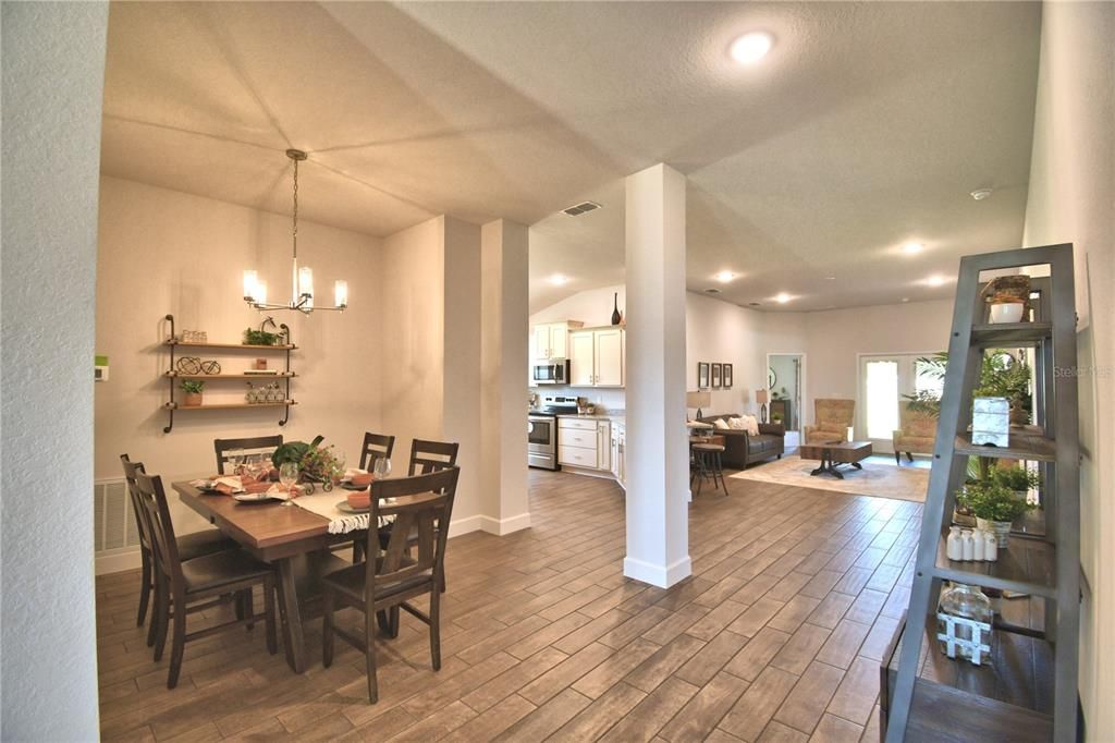 待售: $359,515 (4 贝兹, 3 浴室, 2200 平方英尺)