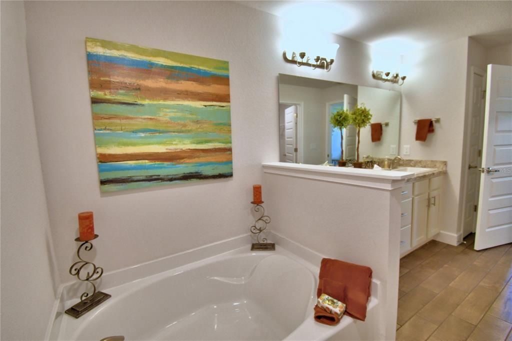 待售: $359,515 (4 贝兹, 3 浴室, 2200 平方英尺)