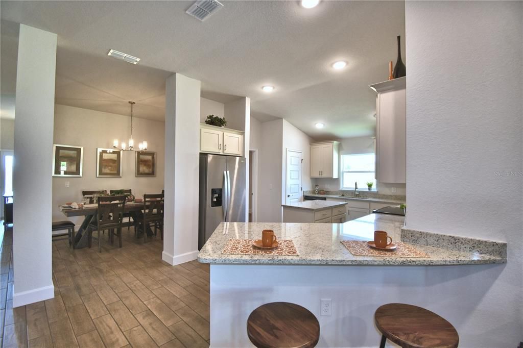 待售: $359,515 (4 贝兹, 3 浴室, 2200 平方英尺)