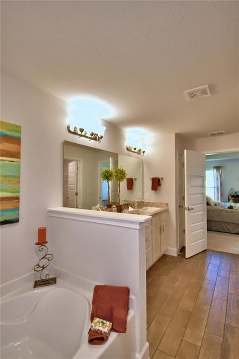 待售: $359,515 (4 贝兹, 3 浴室, 2200 平方英尺)