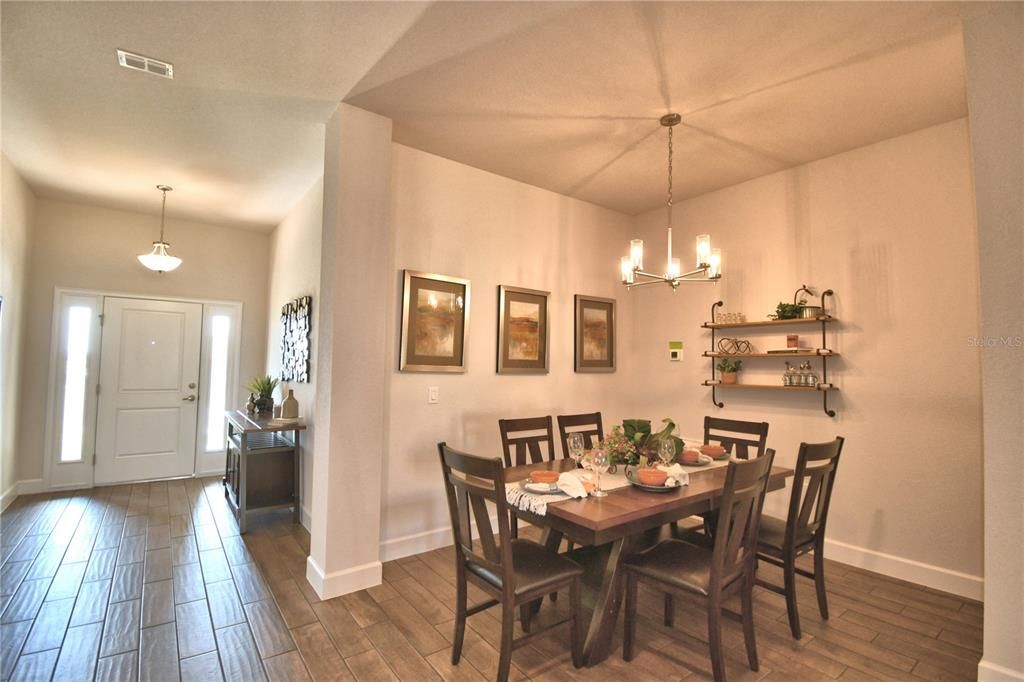 待售: $359,515 (4 贝兹, 3 浴室, 2200 平方英尺)