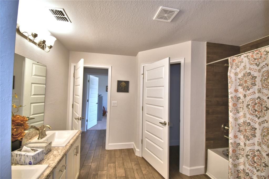 待售: $359,515 (4 贝兹, 3 浴室, 2200 平方英尺)