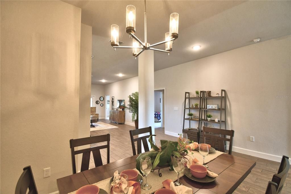 待售: $359,515 (4 贝兹, 3 浴室, 2200 平方英尺)