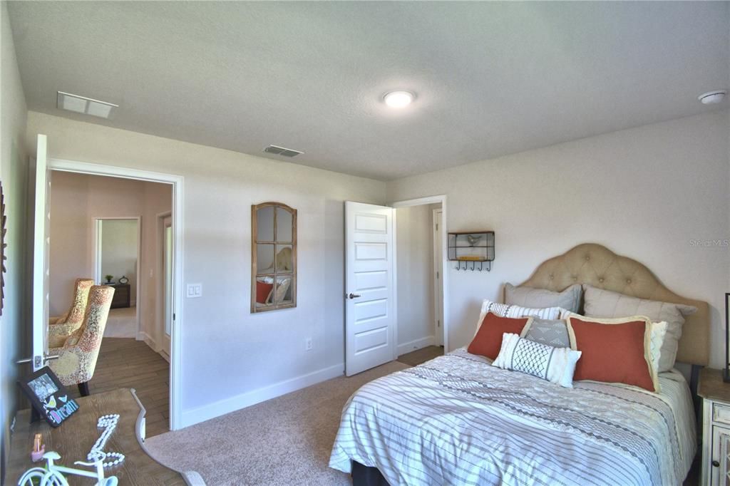 待售: $359,515 (4 贝兹, 3 浴室, 2200 平方英尺)