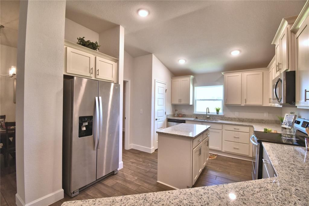 待售: $359,515 (4 贝兹, 3 浴室, 2200 平方英尺)