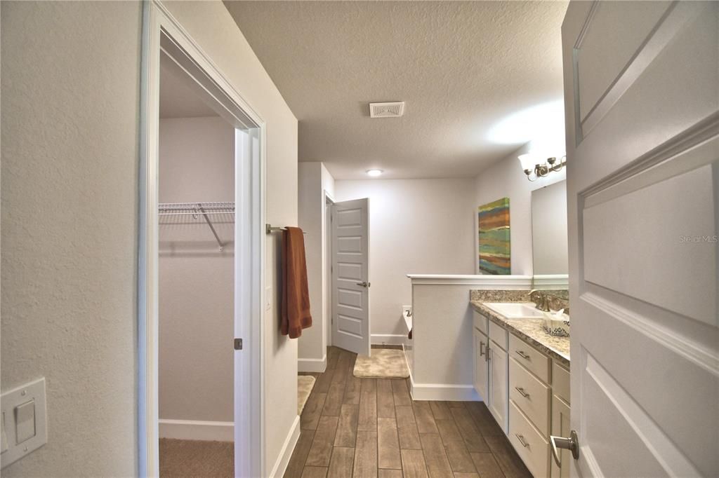 待售: $359,515 (4 贝兹, 3 浴室, 2200 平方英尺)