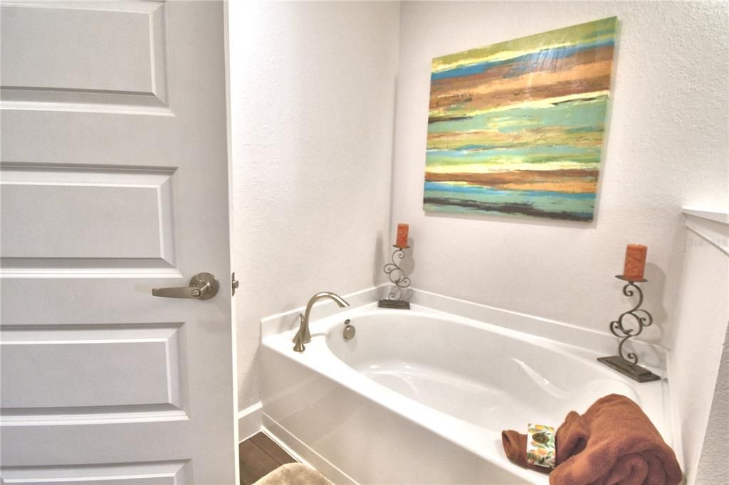 待售: $359,515 (4 贝兹, 3 浴室, 2200 平方英尺)