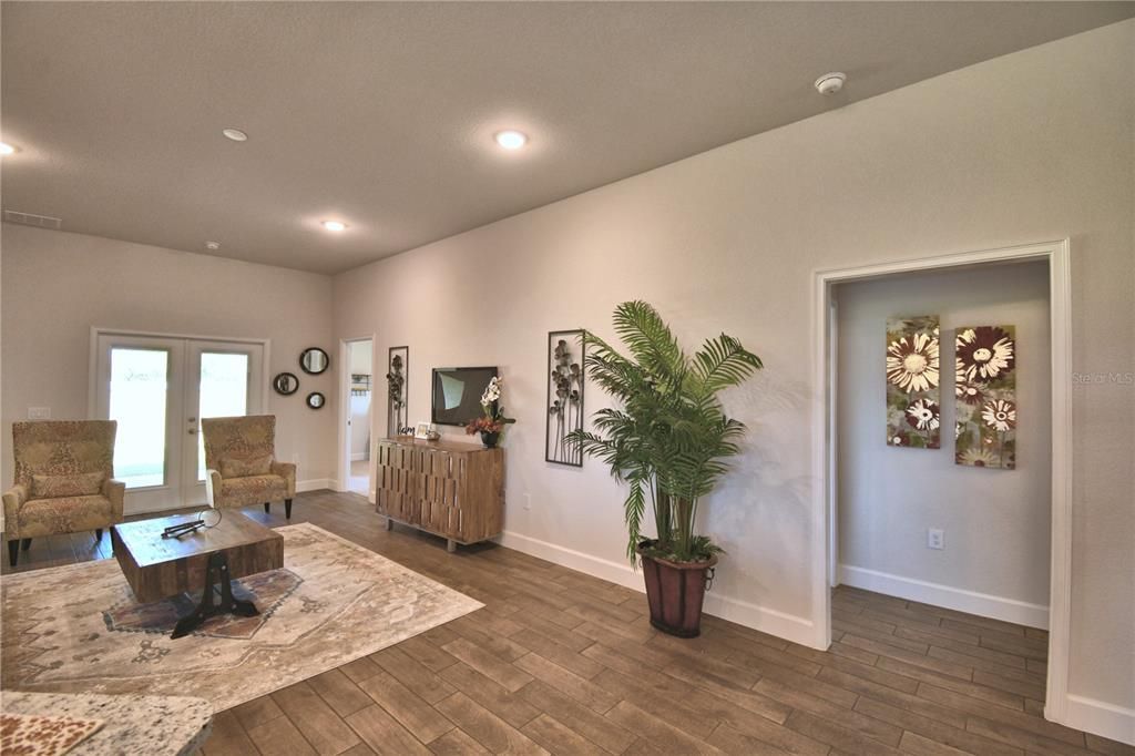 待售: $359,515 (4 贝兹, 3 浴室, 2200 平方英尺)