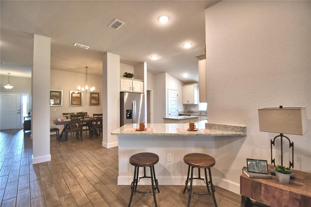 待售: $359,515 (4 贝兹, 3 浴室, 2200 平方英尺)