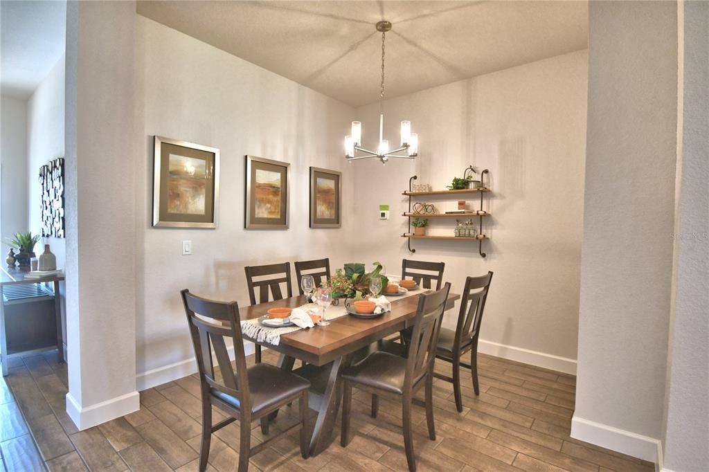 待售: $359,515 (4 贝兹, 3 浴室, 2200 平方英尺)