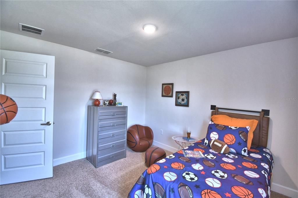 待售: $359,515 (4 贝兹, 3 浴室, 2200 平方英尺)