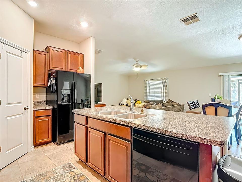 En Venta: $329,000 (3 camas, 2 baños, 1540 Pies cuadrados)