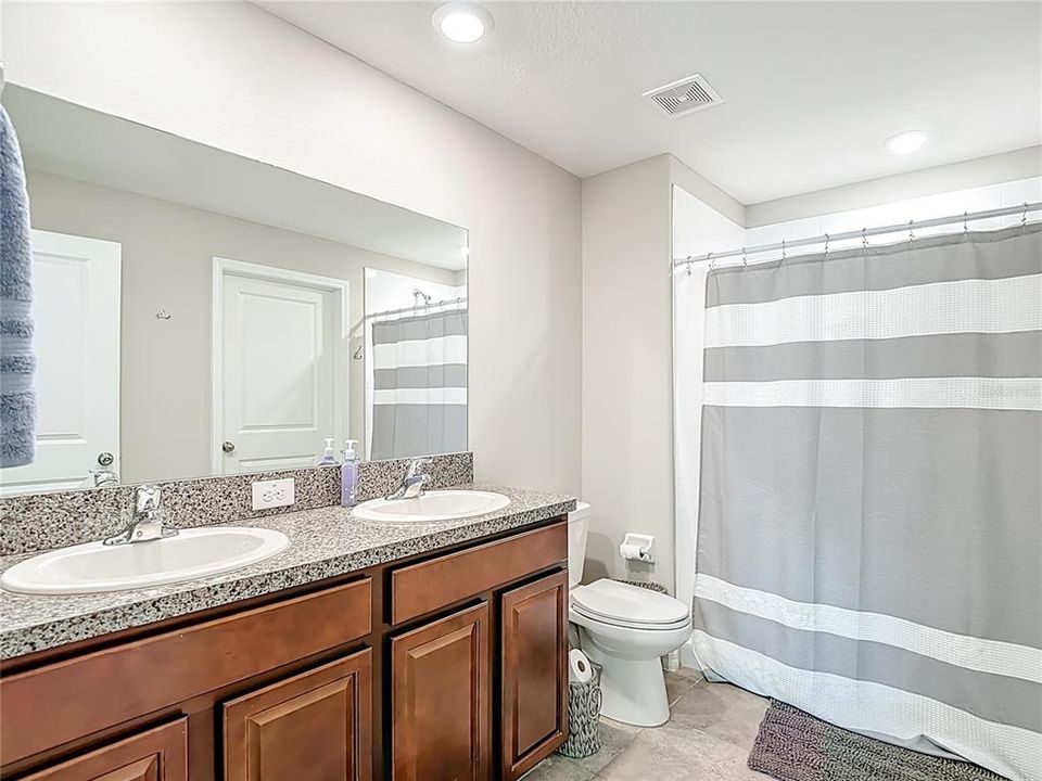 En Venta: $329,000 (3 camas, 2 baños, 1540 Pies cuadrados)