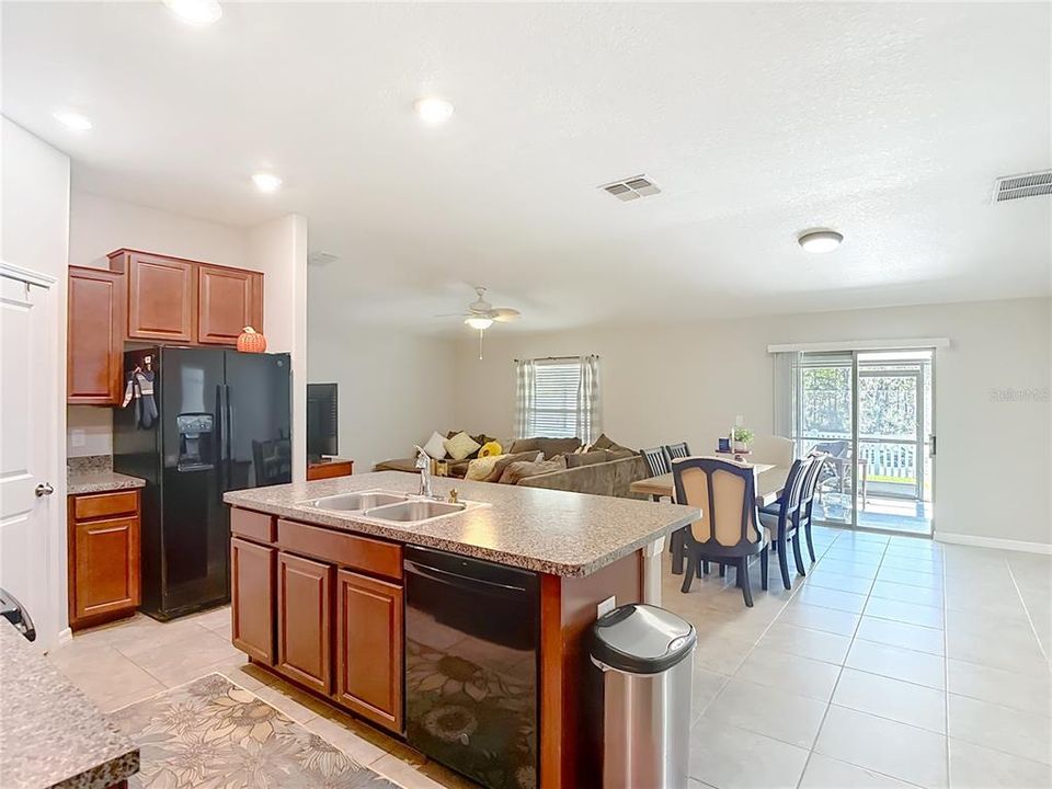 En Venta: $329,000 (3 camas, 2 baños, 1540 Pies cuadrados)