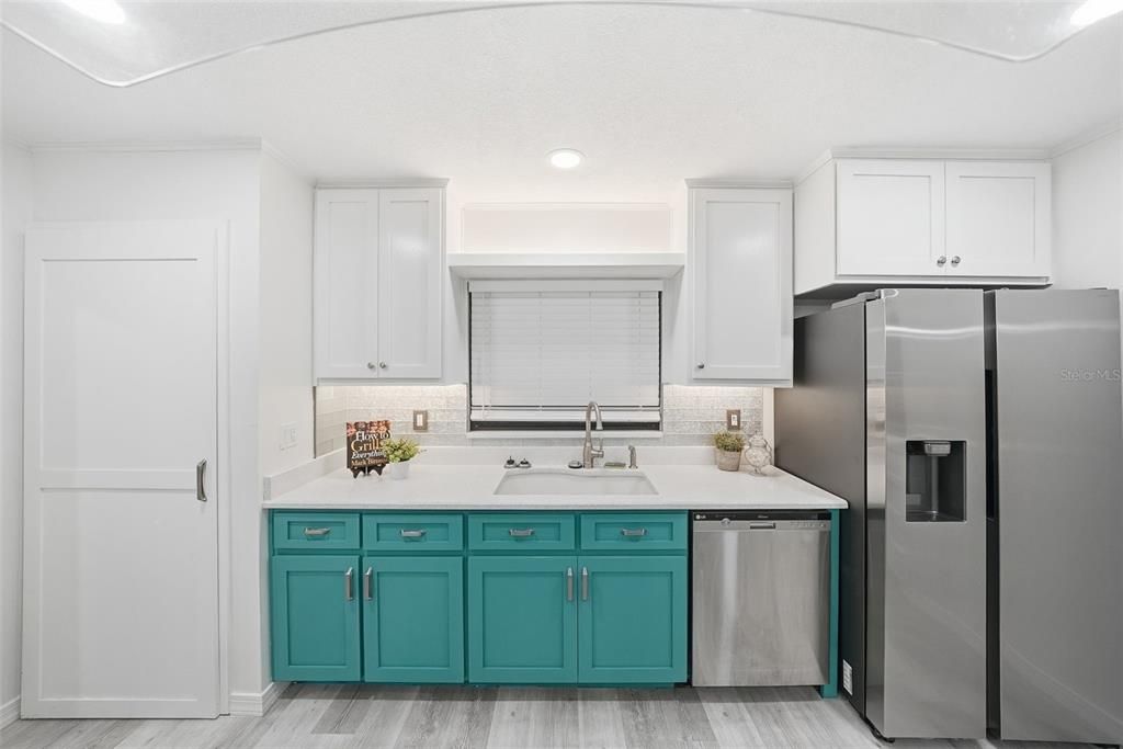 For Sale: $399,900 (3 beds, 2 baths, 1694 Square Feet)