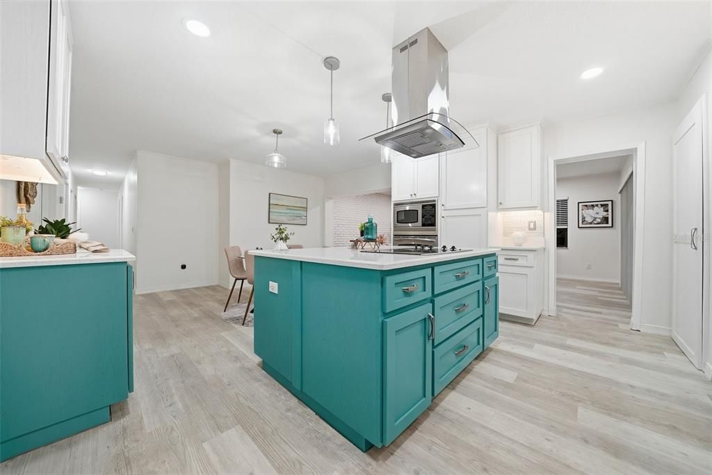 For Sale: $399,900 (3 beds, 2 baths, 1694 Square Feet)