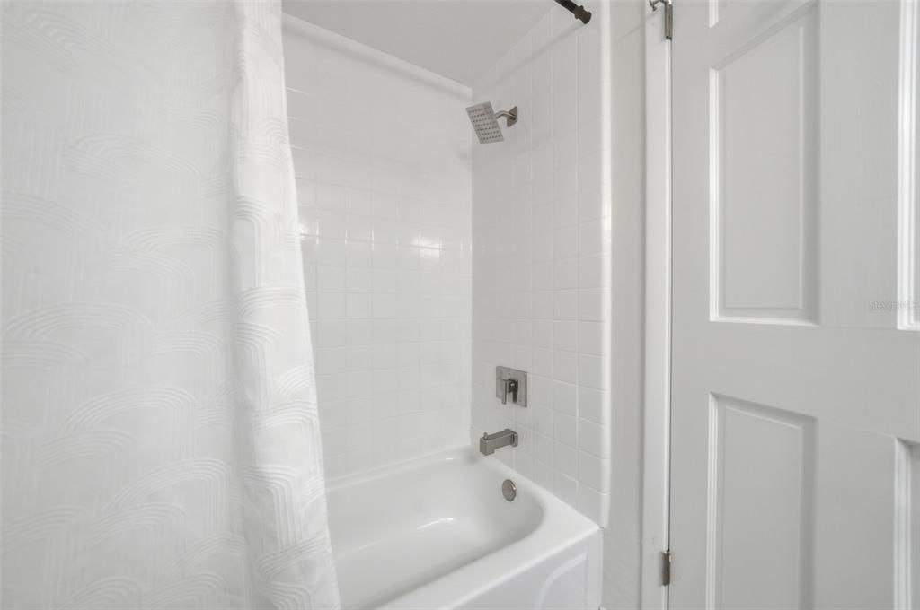 For Sale: $399,900 (3 beds, 2 baths, 1694 Square Feet)