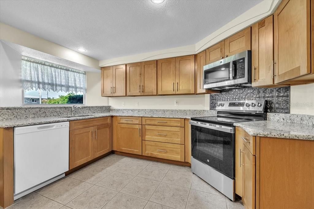 En Venta: $475,000 (3 camas, 2 baños, 1861 Pies cuadrados)