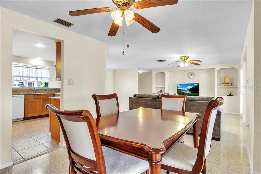 En Venta: $475,000 (3 camas, 2 baños, 1861 Pies cuadrados)