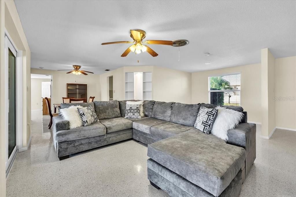 En Venta: $475,000 (3 camas, 2 baños, 1861 Pies cuadrados)