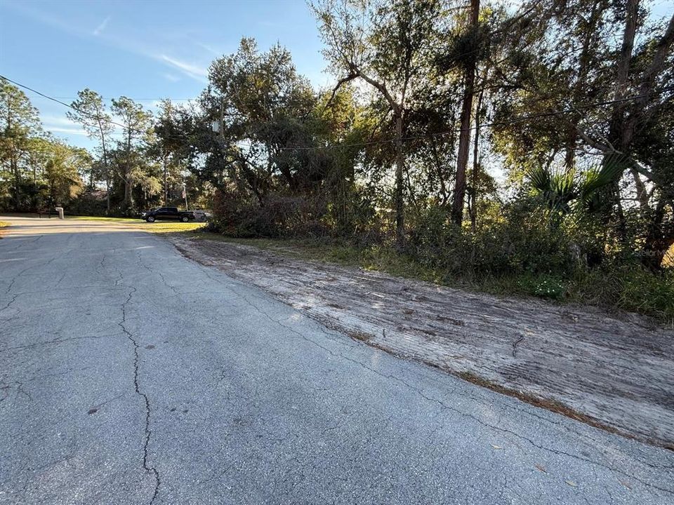 На продажу: $80,000 (0.39 acres)