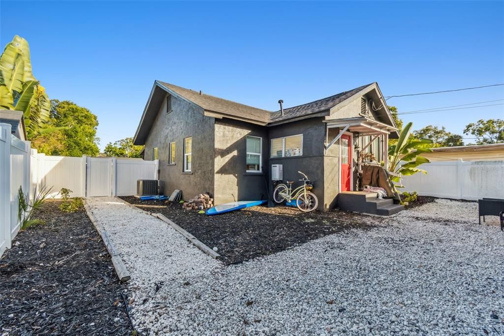 待售: $1,275,000 (5 贝兹, 3 浴室, 2347 平方英尺)