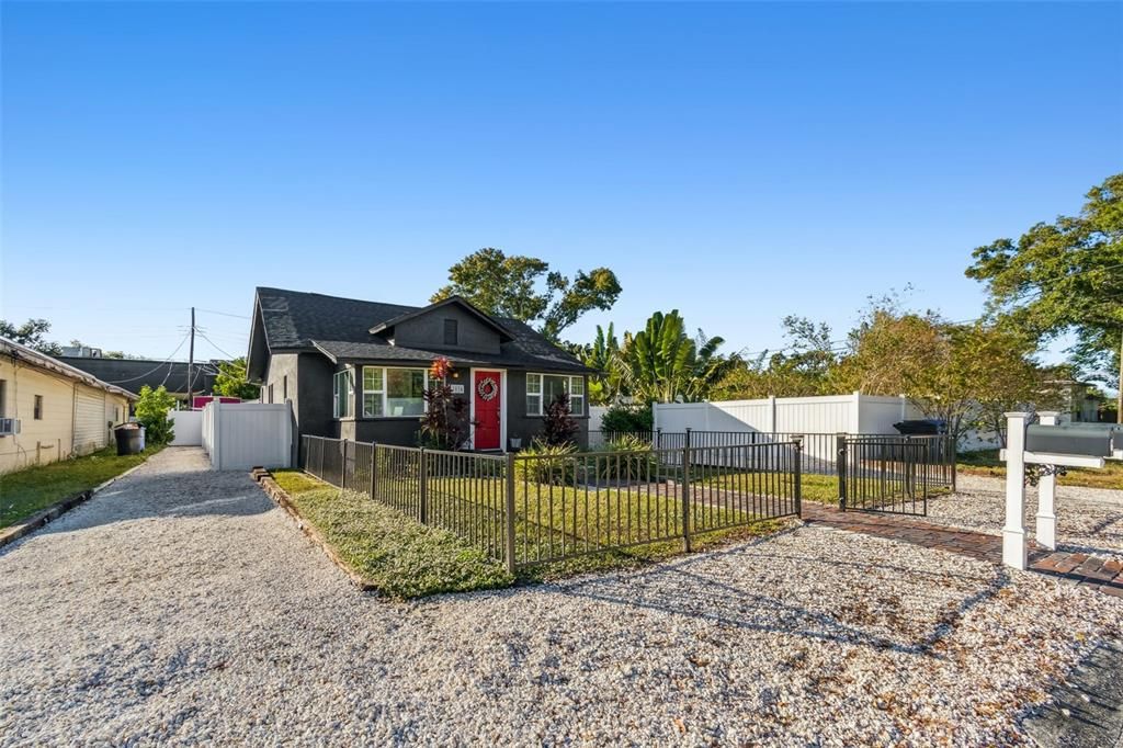 待售: $1,275,000 (5 贝兹, 3 浴室, 2347 平方英尺)