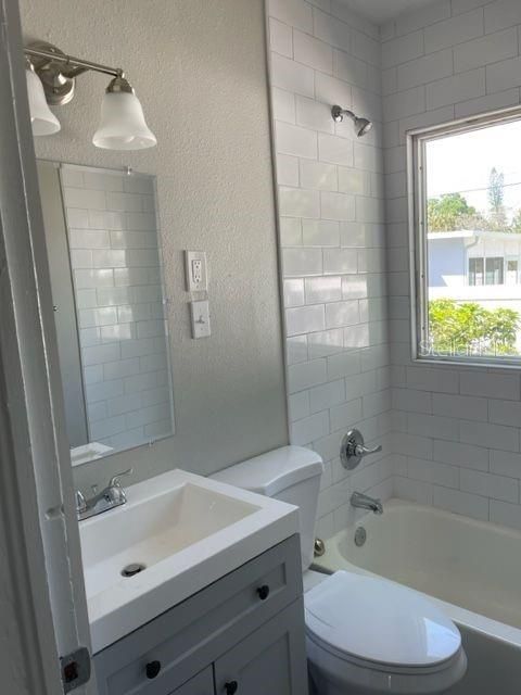 待售: $1,275,000 (5 贝兹, 3 浴室, 2347 平方英尺)