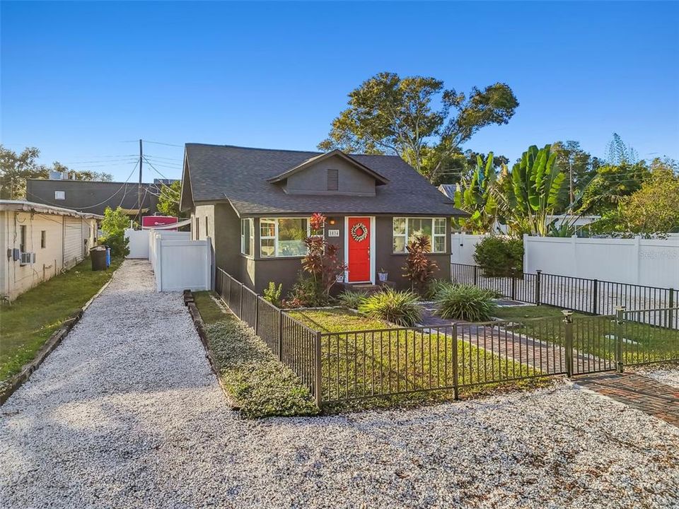 待售: $1,275,000 (5 贝兹, 3 浴室, 2347 平方英尺)