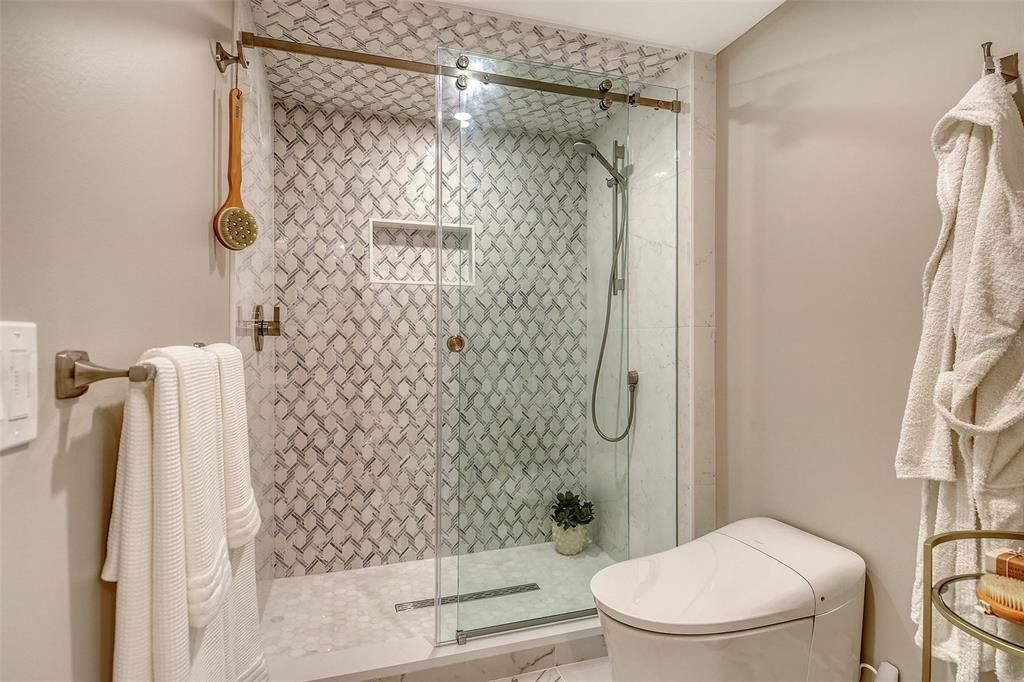 For Sale: $1,650,000 (2 beds, 2 baths, 1463 Square Feet)