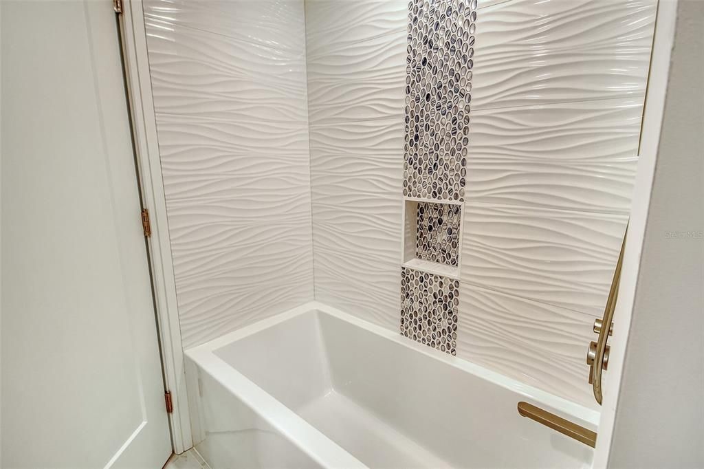 For Sale: $1,650,000 (2 beds, 2 baths, 1463 Square Feet)