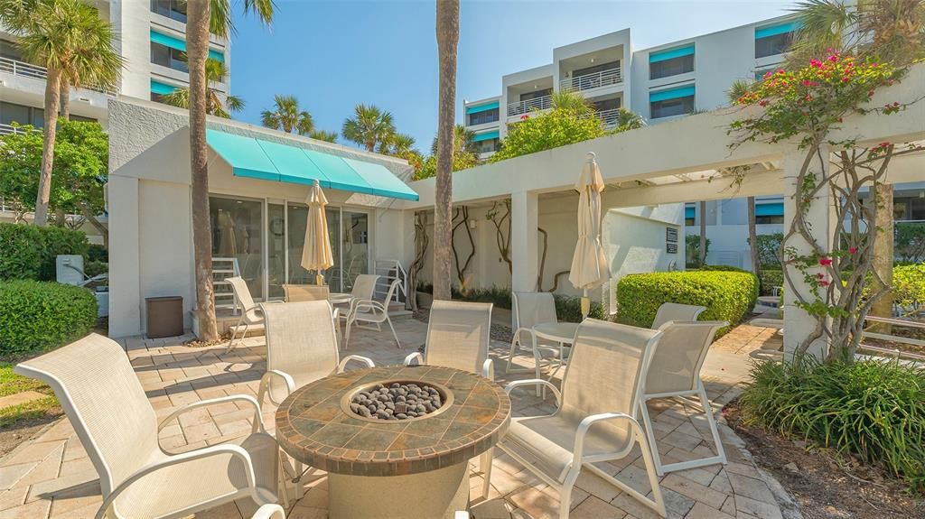 For Sale: $1,650,000 (2 beds, 2 baths, 1463 Square Feet)