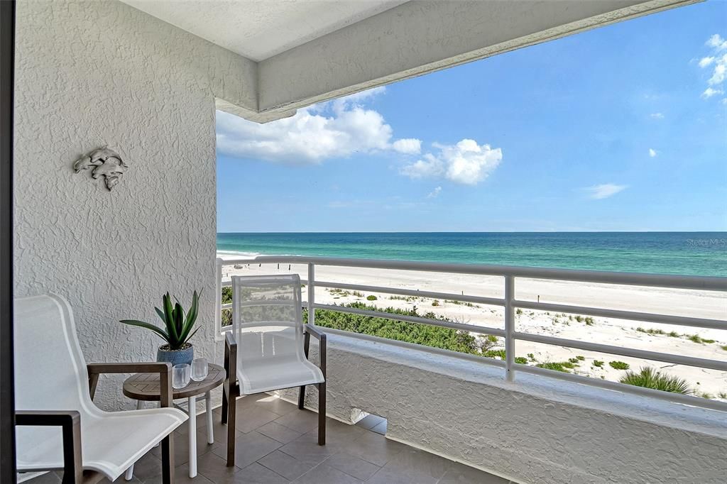 For Sale: $1,650,000 (2 beds, 2 baths, 1463 Square Feet)