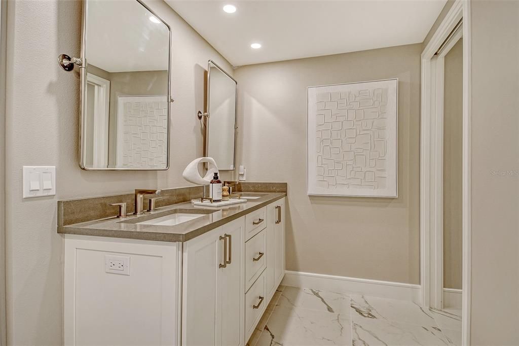 For Sale: $1,650,000 (2 beds, 2 baths, 1463 Square Feet)