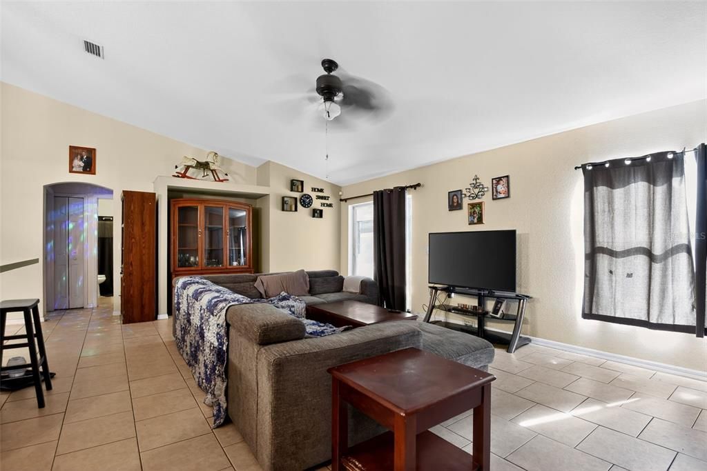 待售: $289,000 (3 贝兹, 2 浴室, 2017 平方英尺)