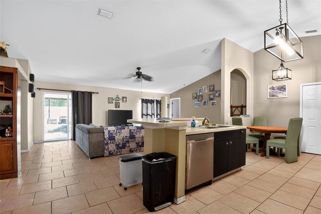 待售: $289,000 (3 贝兹, 2 浴室, 2017 平方英尺)