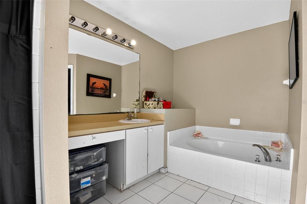 待售: $289,000 (3 贝兹, 2 浴室, 2017 平方英尺)