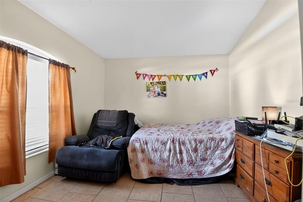 待售: $289,000 (3 贝兹, 2 浴室, 2017 平方英尺)