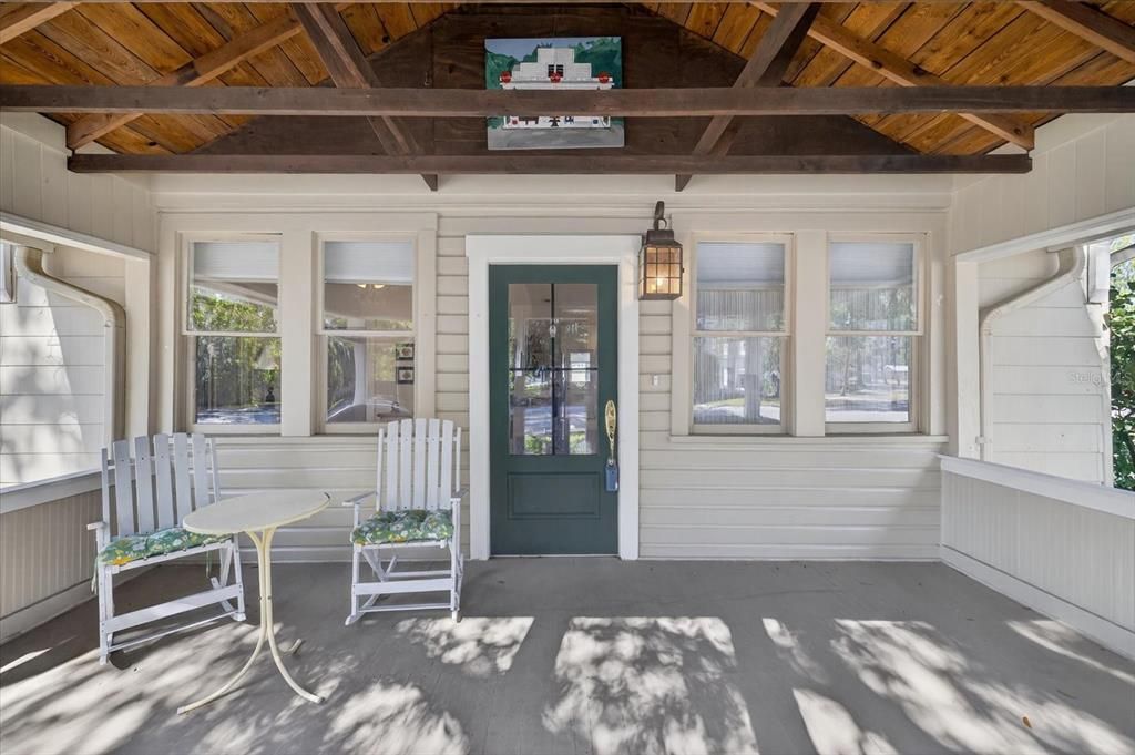 For Sale: $315,000 (2 beds, 1 baths, 864 Square Feet)