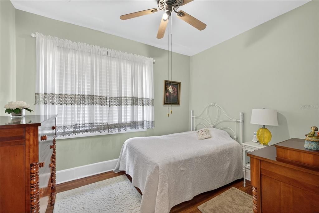 For Sale: $315,000 (2 beds, 1 baths, 864 Square Feet)