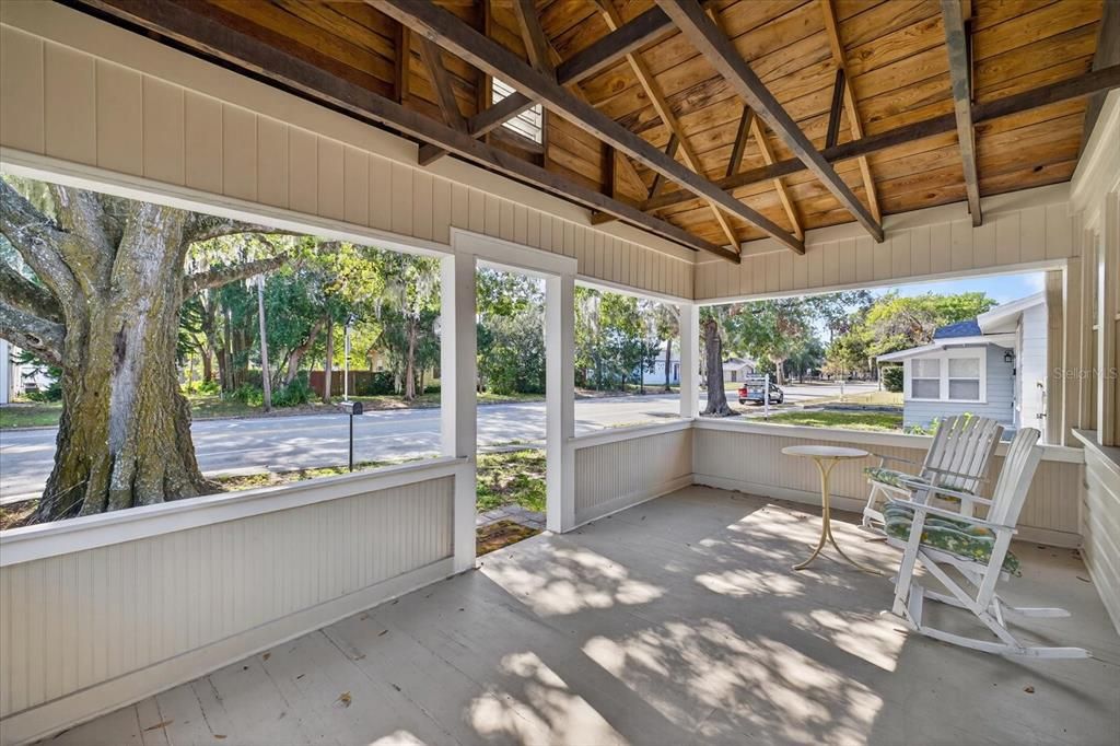 For Sale: $315,000 (2 beds, 1 baths, 864 Square Feet)