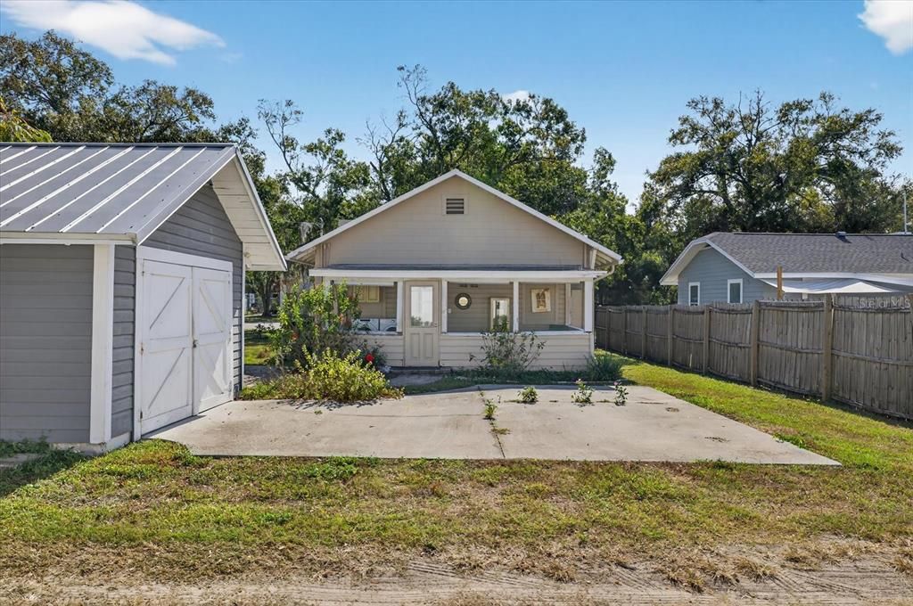 For Sale: $315,000 (2 beds, 1 baths, 864 Square Feet)