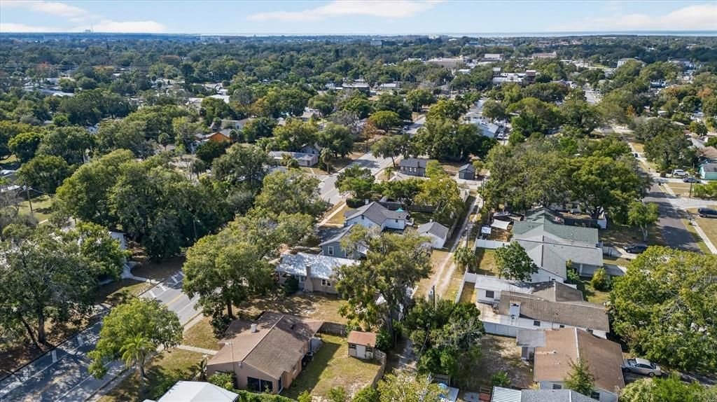 For Sale: $315,000 (2 beds, 1 baths, 864 Square Feet)