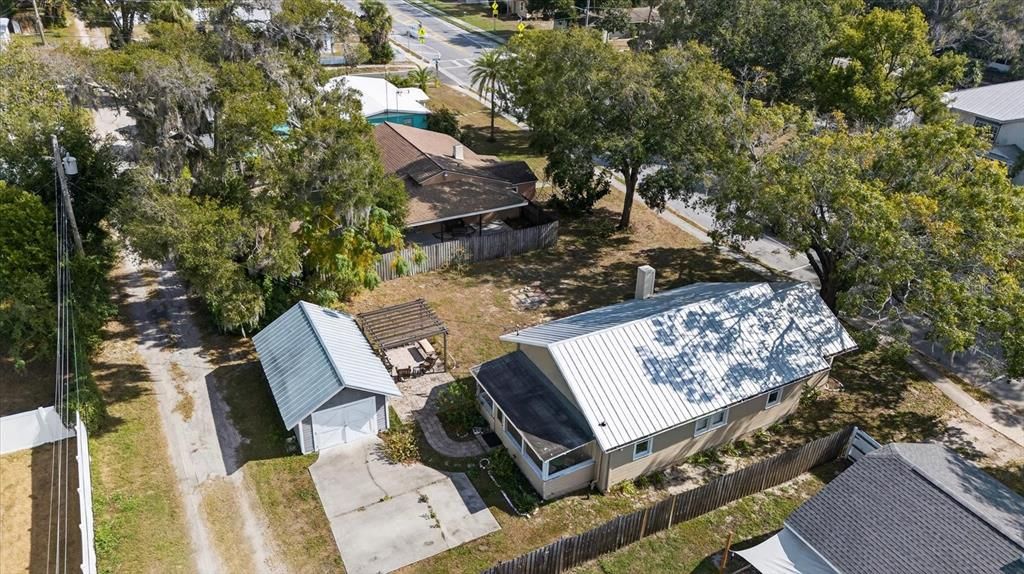 For Sale: $315,000 (2 beds, 1 baths, 864 Square Feet)