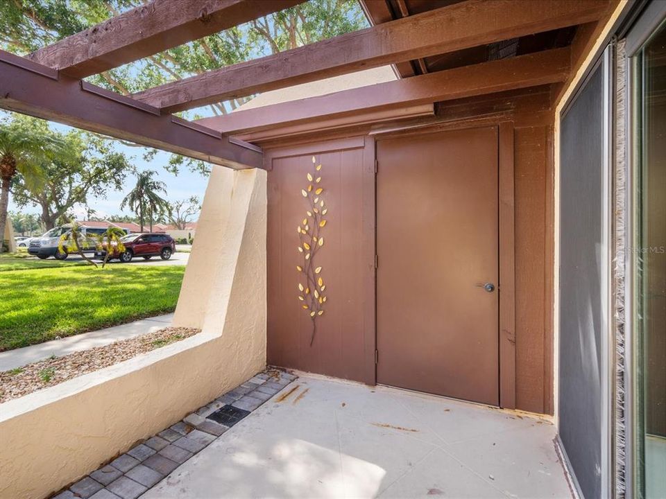 For Sale: $197,777 (1 beds, 1 baths, 756 Square Feet)