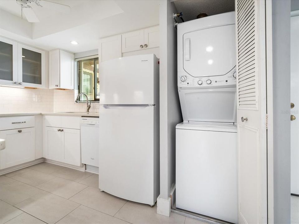 For Sale: $197,777 (1 beds, 1 baths, 756 Square Feet)