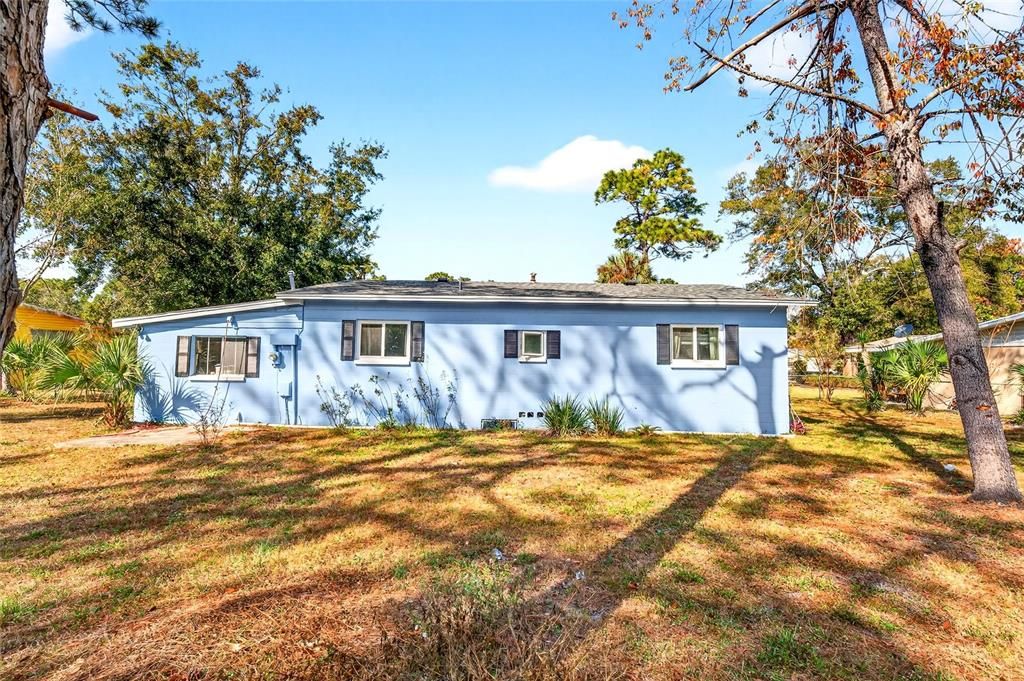 Active With Contract: $165,000 (2 beds, 1 baths, 936 Square Feet)