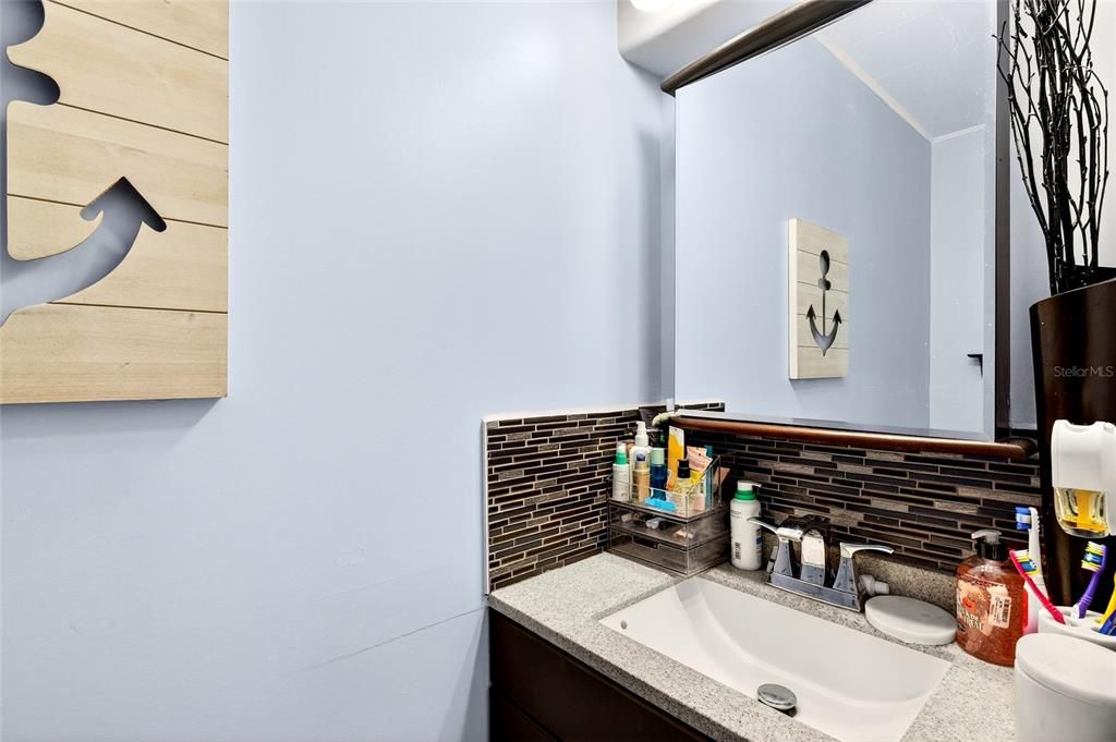 Active With Contract: $165,000 (2 beds, 1 baths, 936 Square Feet)
