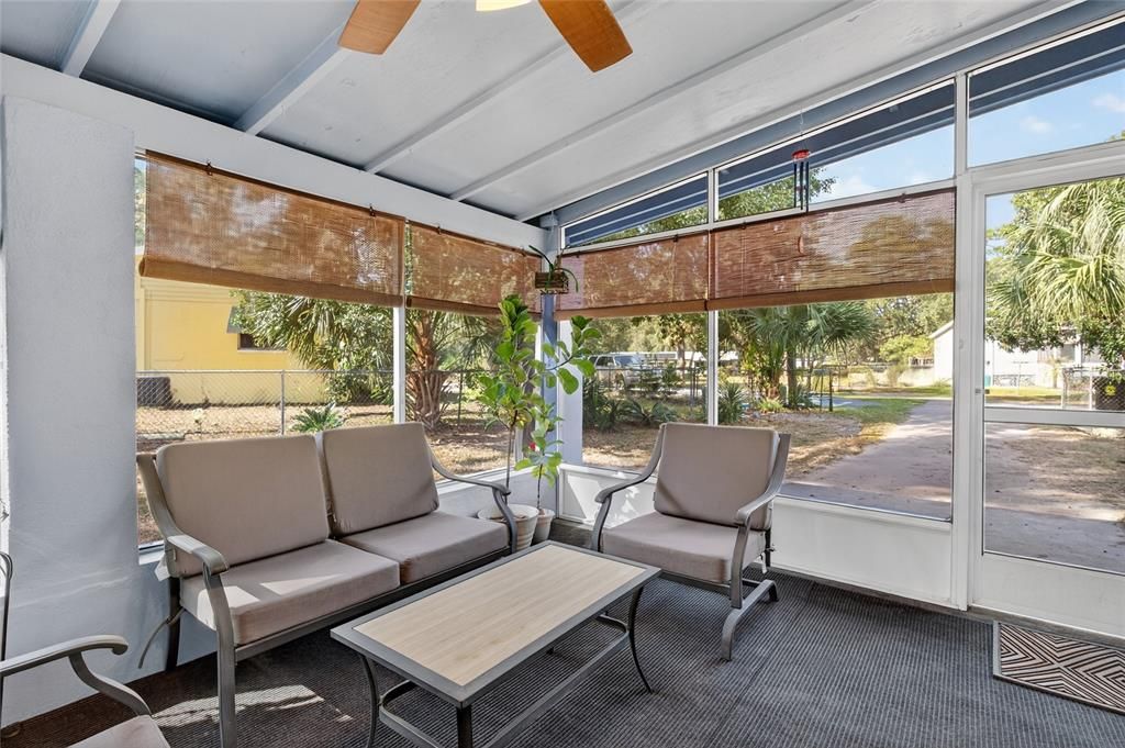 Active With Contract: $165,000 (2 beds, 1 baths, 936 Square Feet)