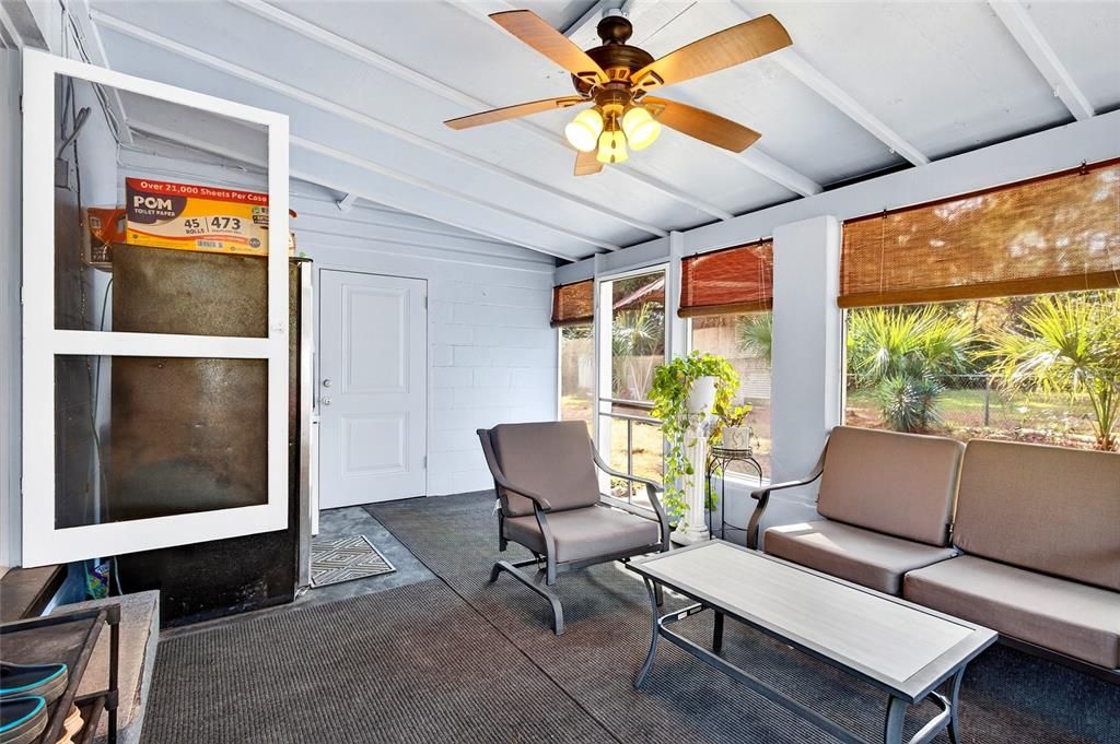 Active With Contract: $165,000 (2 beds, 1 baths, 936 Square Feet)